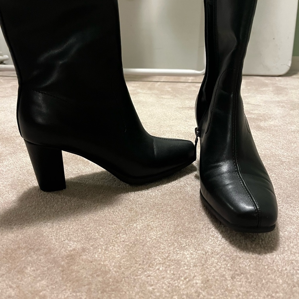 AEROSOLES Black Heeled Boots Size 6